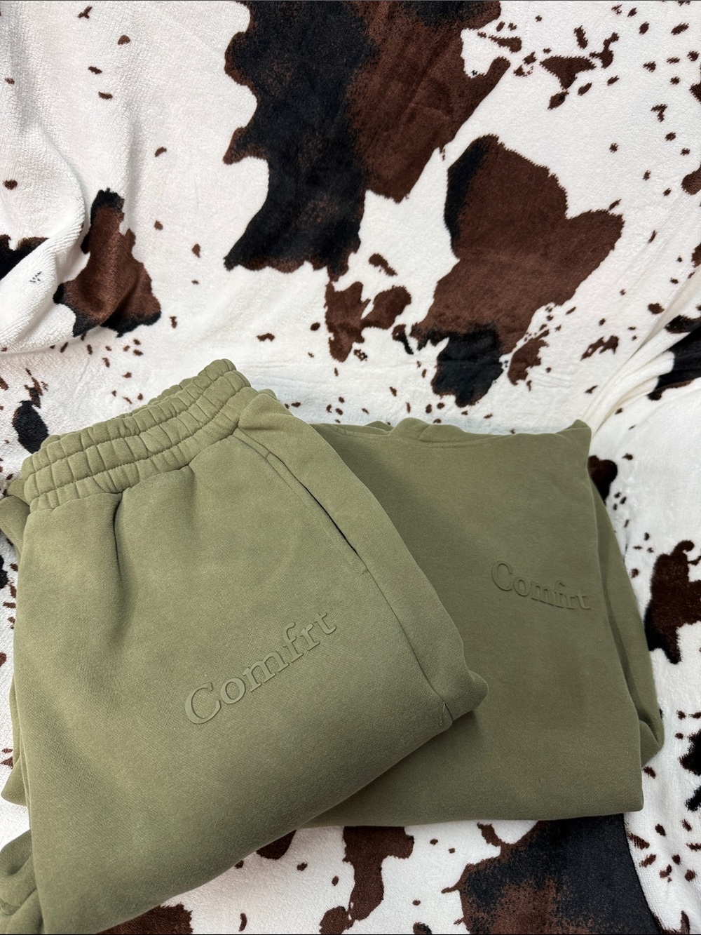 Comfort Embroidered Olive Green Women’s Sweatshirt & pants
